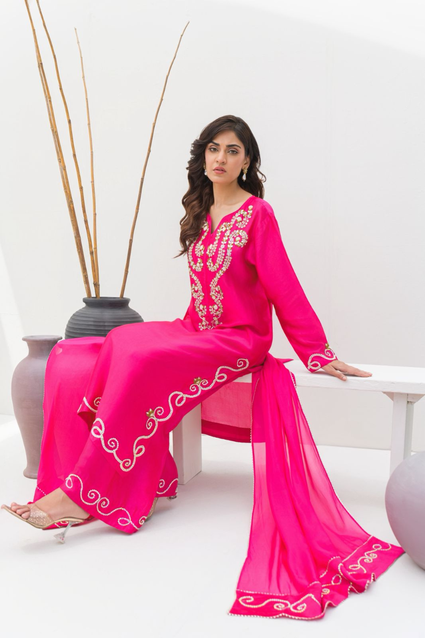 A striking hot pink canvas in Pure Sheesha Silk.