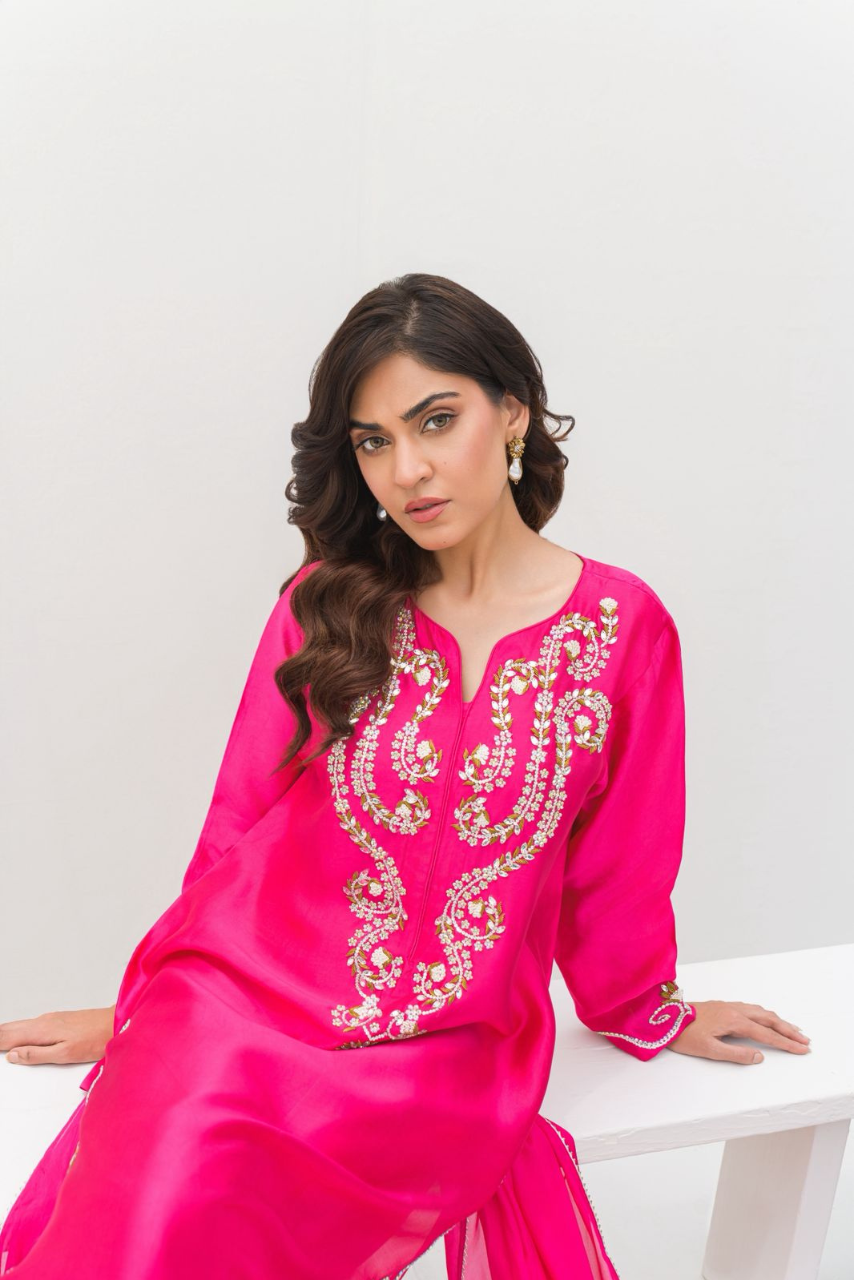 A striking hot pink canvas in Pure Sheesha Silk.