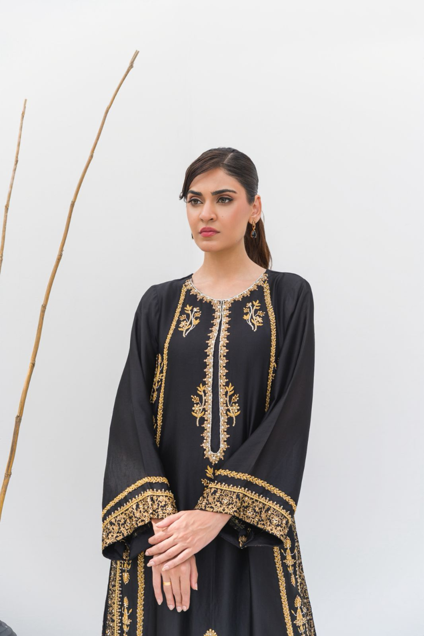 Luxury Black and Gold Dress – Royal Zardozi Detailing